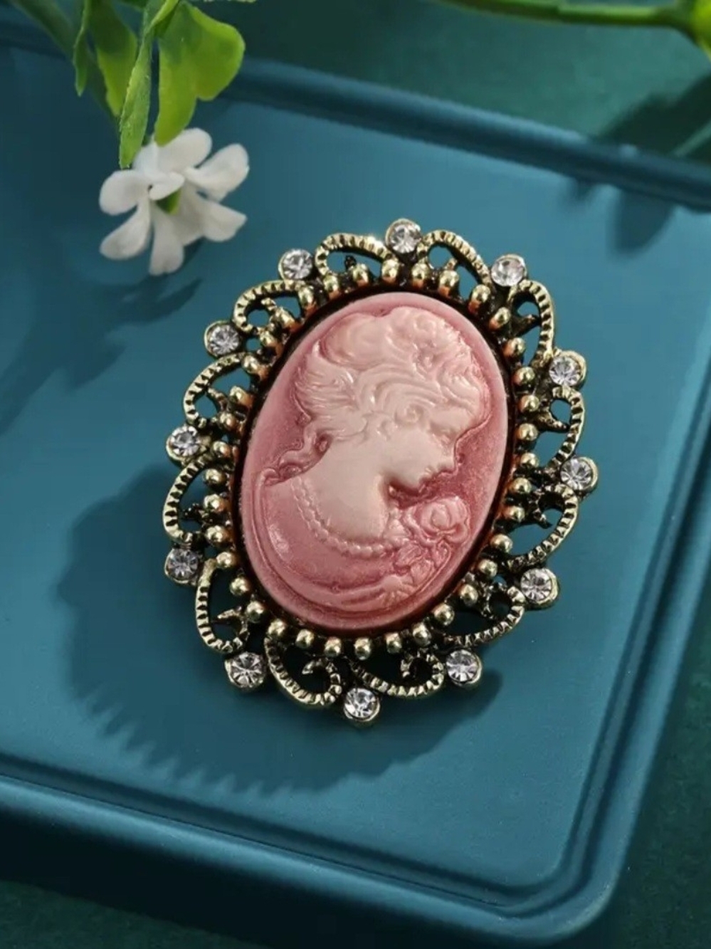 Vintage-Style Pink Cameo Brooch with Rhinestone Frame Women's Fashion Jewelry